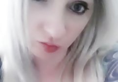 مادربزرگ مودار پاها را برای کانال تلگرام گیف سکسی دو مرد گسترش می دهد